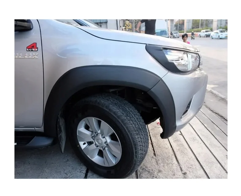 Nadkola TOYOTA HILUX REVO (2015+) 4-drzwi poszerzenia