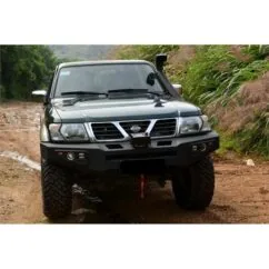NISSAN PATROL Y61 99-2008 PRZEDNI Z PŁYTĄ DO WYCIĄGARKI